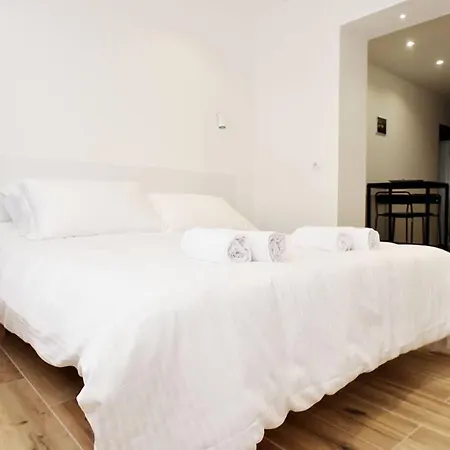Apartment Lina -tia Cozy Studio In Shopping District